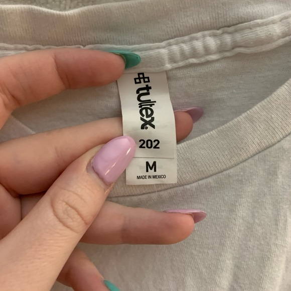 Serengetee white t-shirt “Adventure Awaits”, size Medium - Picture 2 of 3